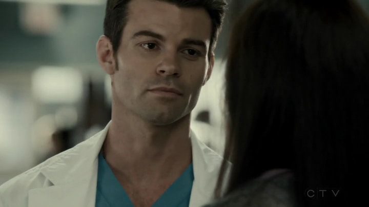 VampireDiariesWorld-dot-org_SavingHope2x16-1394.jpg