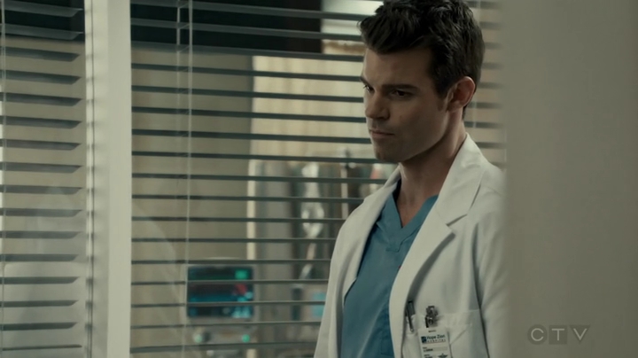 VampireDiariesWorld-dot-org_SavingHope2x16-1418.jpg