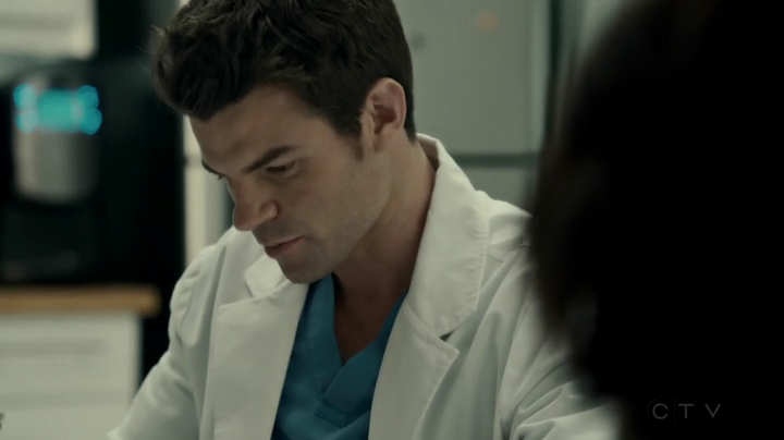 VampireDiariesWorld-dot-org_SavingHope2x16-1684.jpg