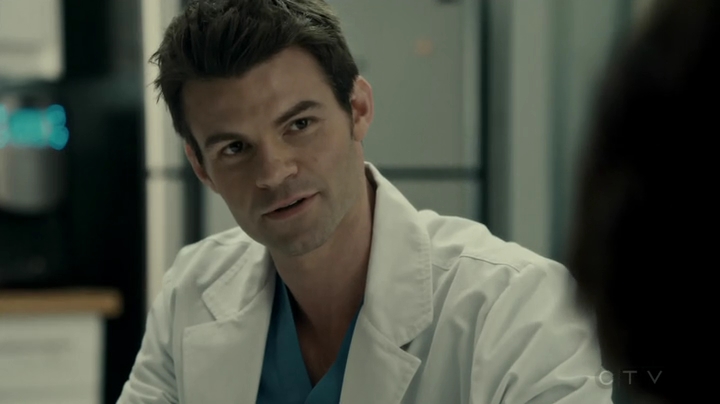 VampireDiariesWorld-dot-org_SavingHope2x16-1696.jpg