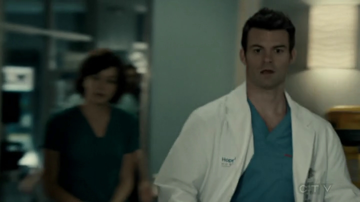 VampireDiariesWorld-dot-org_SavingHope2x16-1702.jpg