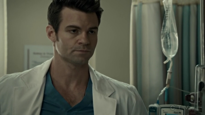 VampireDiariesWorld-dot-org_SavingHope2x16-1733.jpg