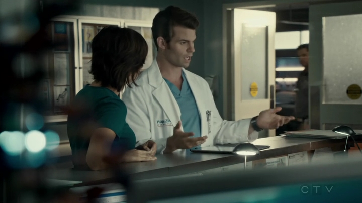 VampireDiariesWorld-dot-org_SavingHope2x16-1748.jpg