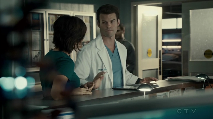 VampireDiariesWorld-dot-org_SavingHope2x16-1749.jpg