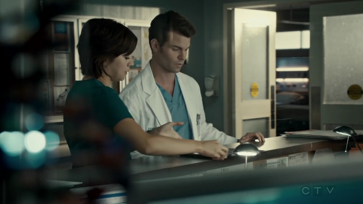 VampireDiariesWorld-dot-org_SavingHope2x16-1751.jpg