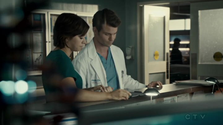 VampireDiariesWorld-dot-org_SavingHope2x16-1752.jpg