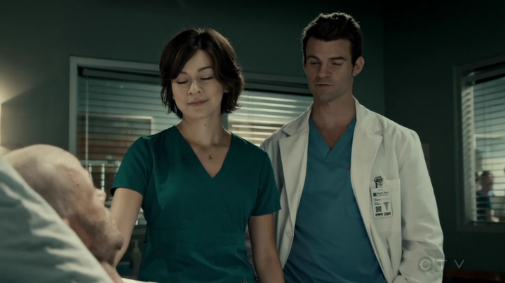 VampireDiariesWorld-dot-org_SavingHope2x16-2002.jpg