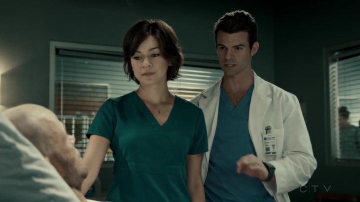 VampireDiariesWorld-dot-org_SavingHope2x16-2003.jpg