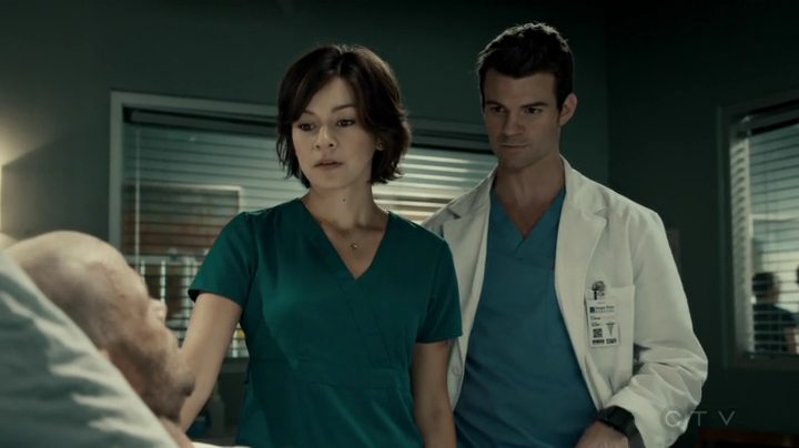 VampireDiariesWorld-dot-org_SavingHope2x16-2004.jpg