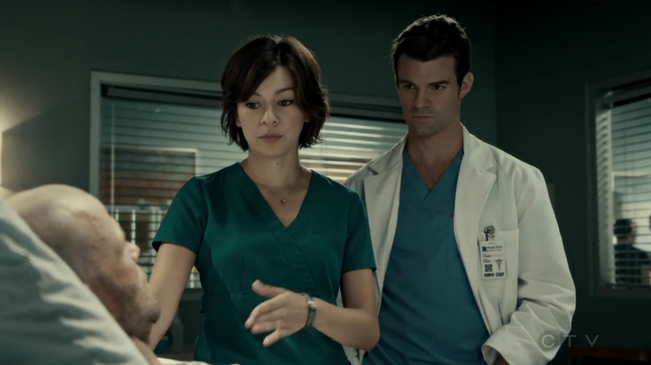 VampireDiariesWorld-dot-org_SavingHope2x16-2008.jpg