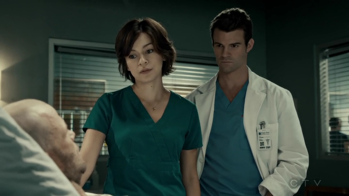 VampireDiariesWorld-dot-org_SavingHope2x16-2009.jpg