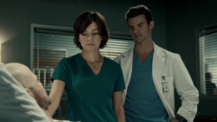 VampireDiariesWorld-dot-org_SavingHope2x16-2021.jpg