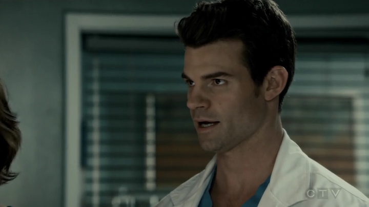 VampireDiariesWorld-dot-org_SavingHope2x16-2030.jpg