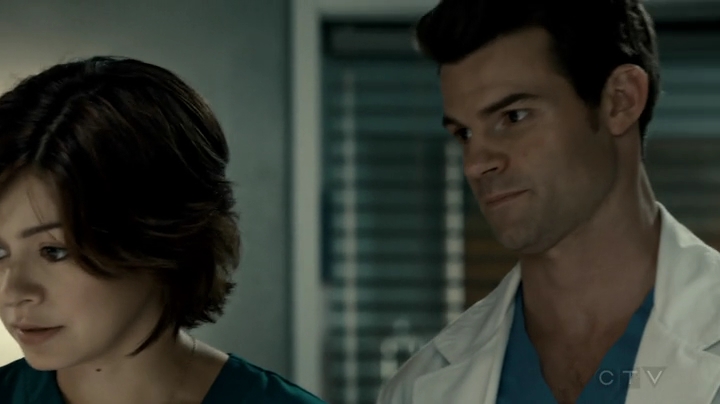 VampireDiariesWorld-dot-org_SavingHope2x16-2041.jpg