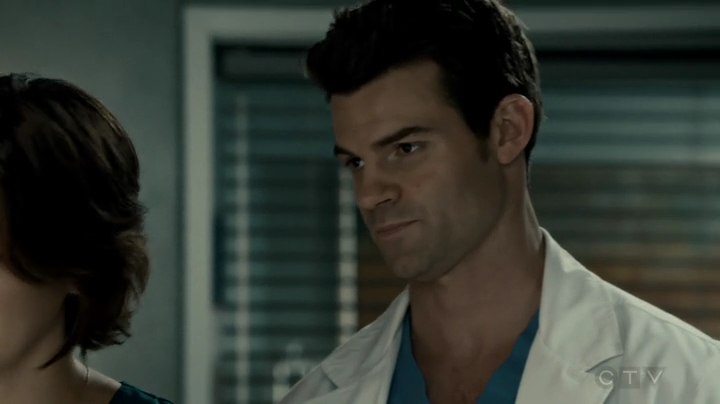 VampireDiariesWorld-dot-org_SavingHope2x16-2042.jpg