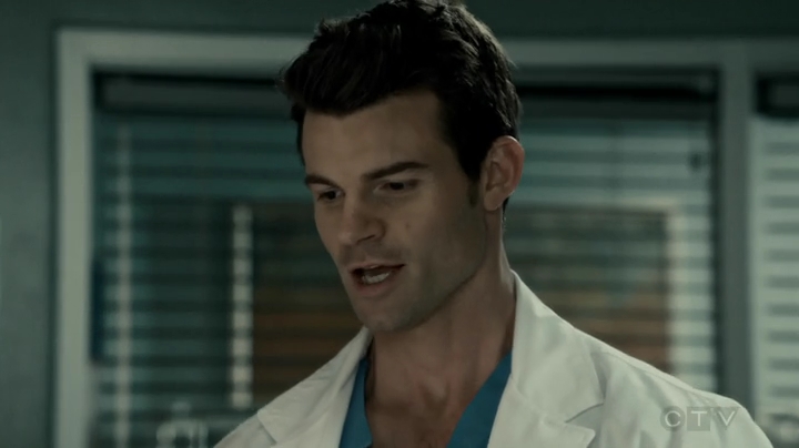 VampireDiariesWorld-dot-org_SavingHope2x16-2097.jpg