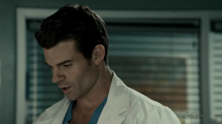 VampireDiariesWorld-dot-org_SavingHope2x16-2098.jpg