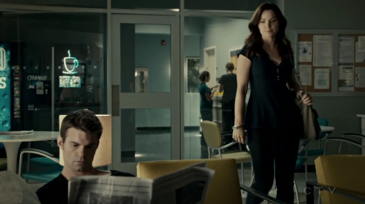 VampireDiariesWorld-dot-org_SavingHope2x16-2421.jpg