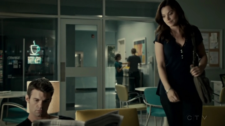 VampireDiariesWorld-dot-org_SavingHope2x16-2422.jpg