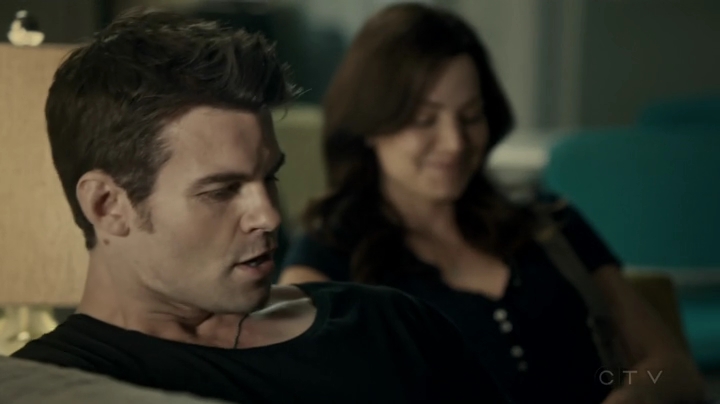 VampireDiariesWorld-dot-org_SavingHope2x16-2436.jpg