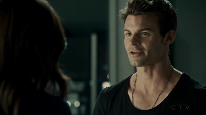 VampireDiariesWorld-dot-org_SavingHope2x16-2462.jpg