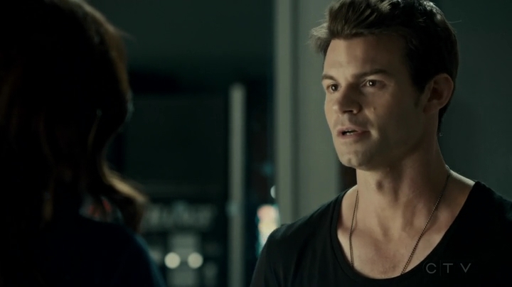 VampireDiariesWorld-dot-org_SavingHope2x16-2466.jpg