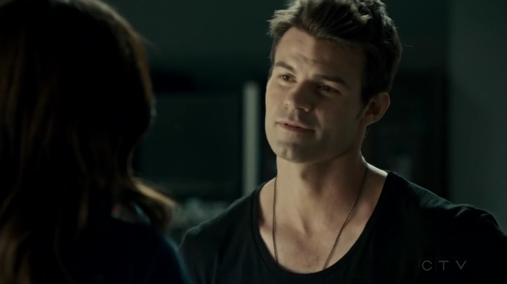 VampireDiariesWorld-dot-org_SavingHope2x16-2470.jpg