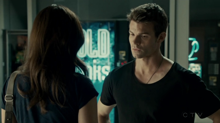 VampireDiariesWorld-dot-org_SavingHope2x16-2473.jpg