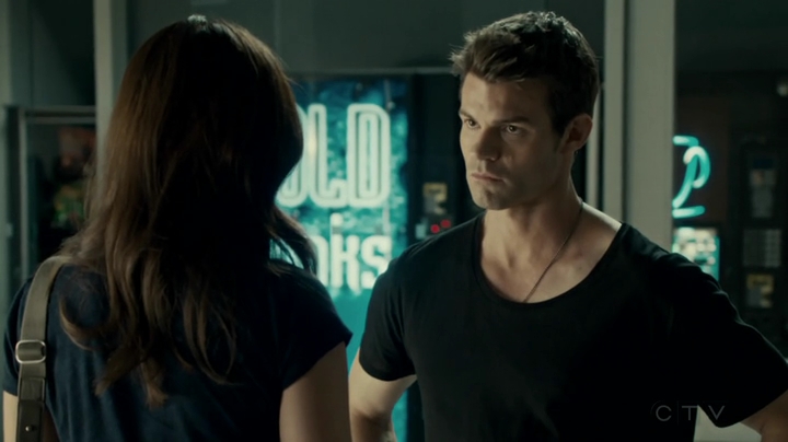 VampireDiariesWorld-dot-org_SavingHope2x16-2475.jpg