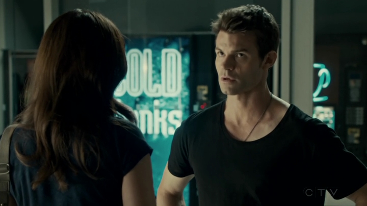 VampireDiariesWorld-dot-org_SavingHope2x16-2477.jpg