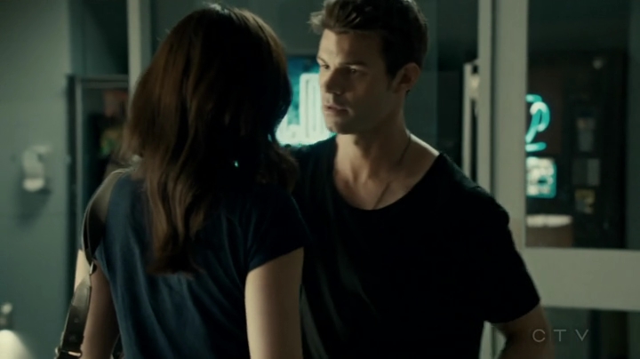 VampireDiariesWorld-dot-org_SavingHope2x16-2481.jpg