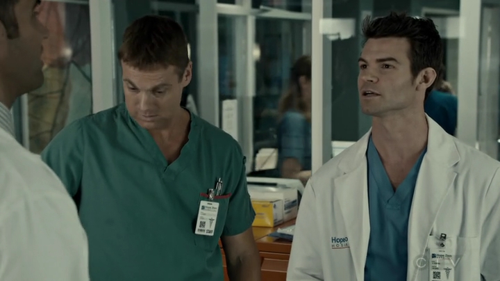 VampireDiariesWorld-dot-org_SavingHope2x17-0501.jpg