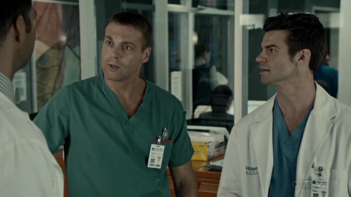 VampireDiariesWorld-dot-org_SavingHope2x17-0508.jpg