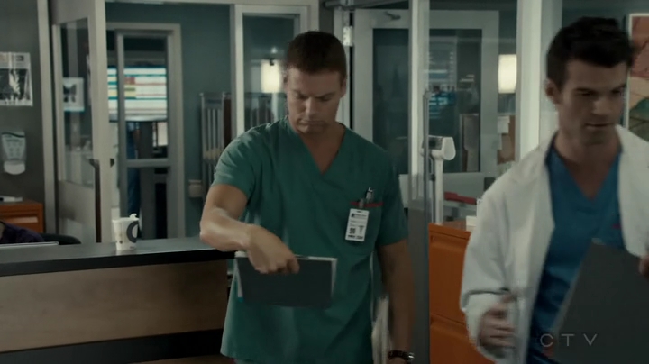 VampireDiariesWorld-dot-org_SavingHope2x17-0513.jpg