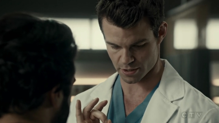 VampireDiariesWorld-dot-org_SavingHope2x17-1085.jpg