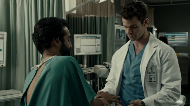 VampireDiariesWorld-dot-org_SavingHope2x17-1106.jpg