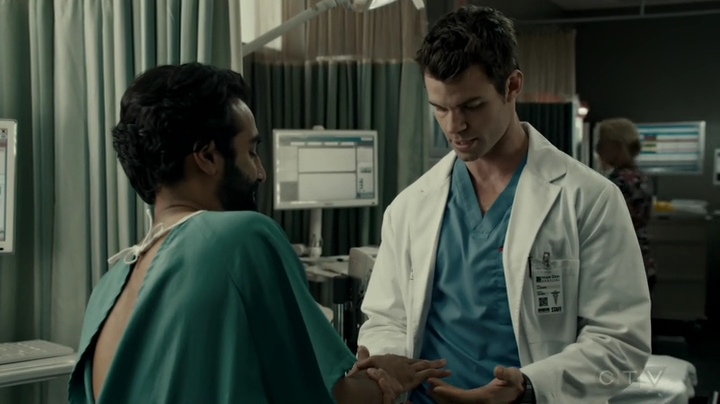 VampireDiariesWorld-dot-org_SavingHope2x17-1107.jpg