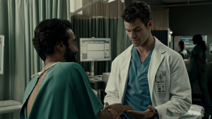 VampireDiariesWorld-dot-org_SavingHope2x17-1108.jpg