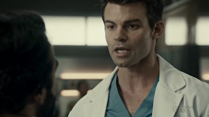 VampireDiariesWorld-dot-org_SavingHope2x17-1139.jpg