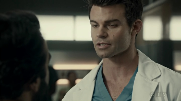 VampireDiariesWorld-dot-org_SavingHope2x17-1140.jpg