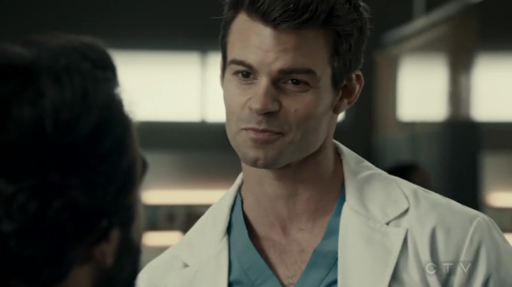 VampireDiariesWorld-dot-org_SavingHope2x17-1149.jpg