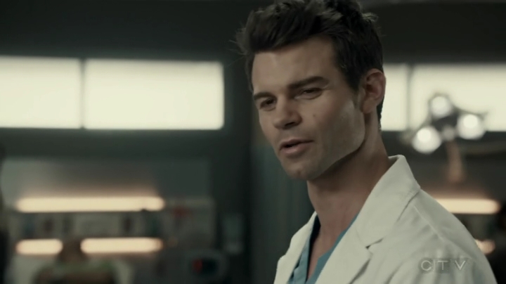 VampireDiariesWorld-dot-org_SavingHope2x17-1157.jpg