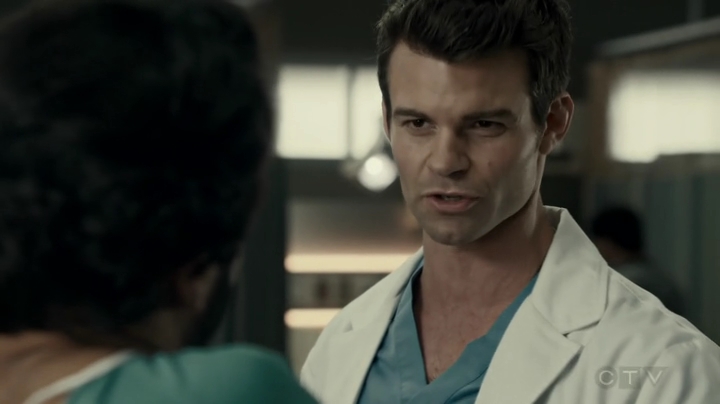 VampireDiariesWorld-dot-org_SavingHope2x17-1170.jpg