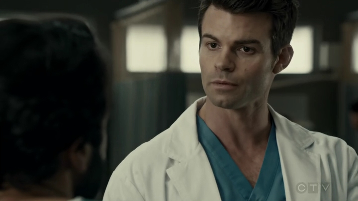 VampireDiariesWorld-dot-org_SavingHope2x17-1181.jpg