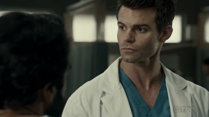 VampireDiariesWorld-dot-org_SavingHope2x17-1182.jpg