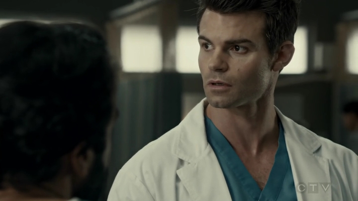 VampireDiariesWorld-dot-org_SavingHope2x17-1183.jpg