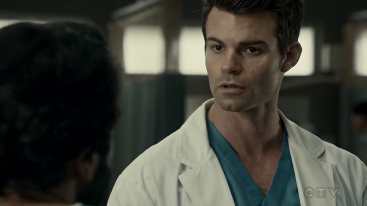 VampireDiariesWorld-dot-org_SavingHope2x17-1184.jpg