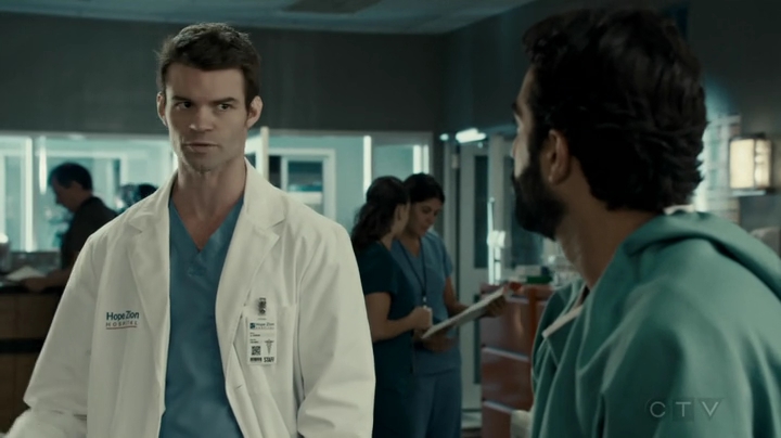 VampireDiariesWorld-dot-org_SavingHope2x17-1509.jpg