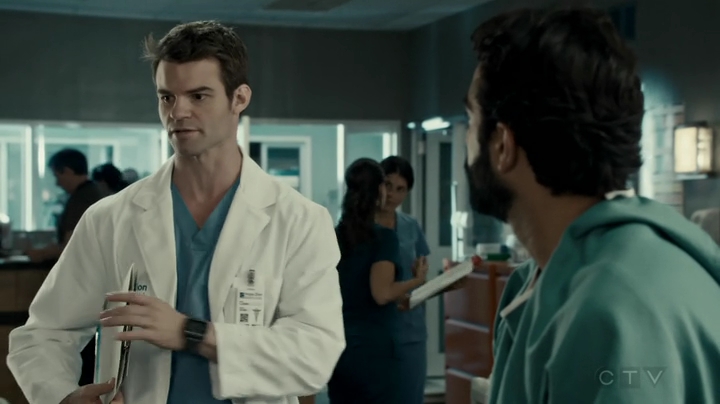 VampireDiariesWorld-dot-org_SavingHope2x17-1510.jpg