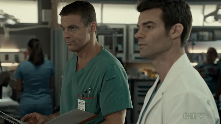 VampireDiariesWorld-dot-org_SavingHope2x17-1520.jpg